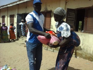 Rev. Yuguda gives food to needy families.